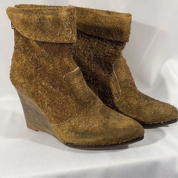 Free People Fuzzy Bombay Brown Suede Pointed Wedge Heel Ankle Booties DISTRESS - Picture 5 of 10